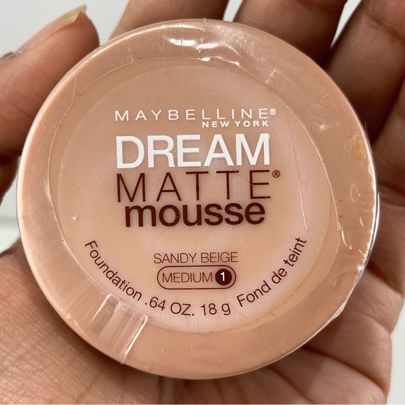 Maybelline Dream Matte Mousse Foundation & ColorStay Concealer no30 Light Medium - Picture 6 of 12